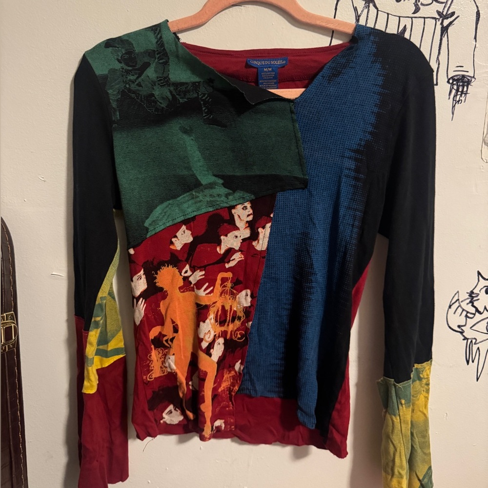 Cirque Du Soleil Fitted Graphic Long Sleeve Top in Green and Blue